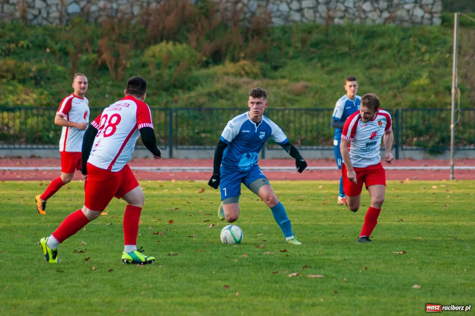 Zdjęcie w galerii na portalu naszraciborz.pl: Świąteczny pogrom przy Zamkowej. Unia rozbiła Czernicę [FOTO] wiadomości z regionu