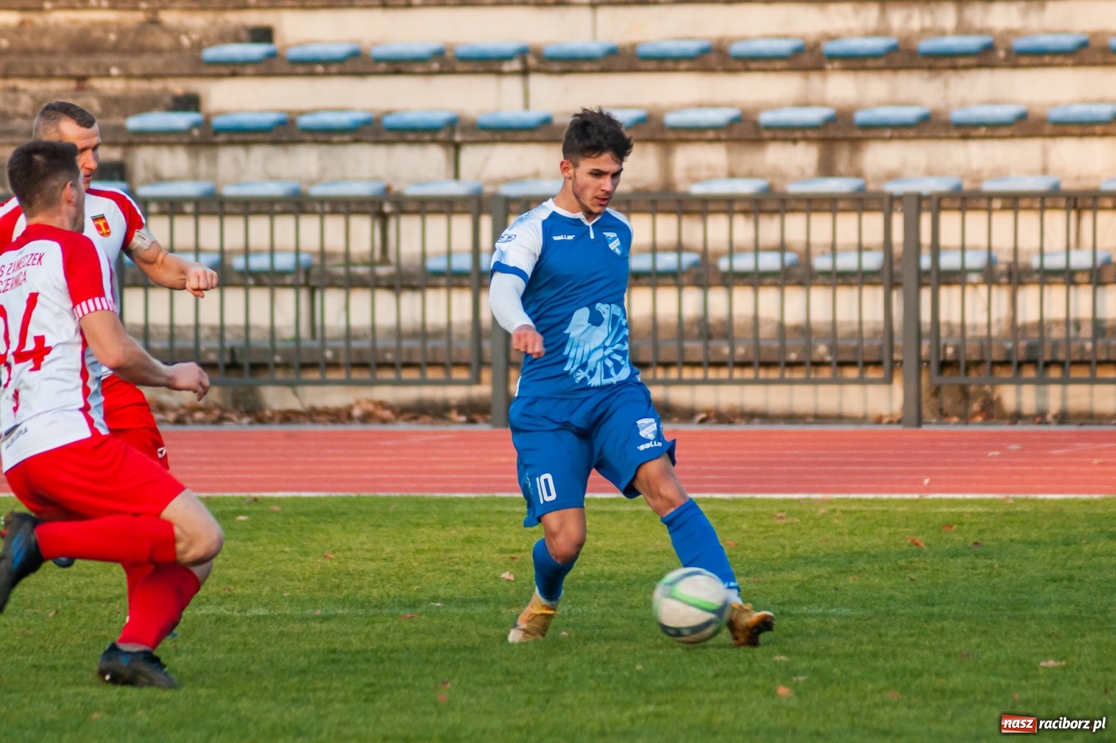Zdjęcie w galerii na portalu naszraciborz.pl: Świąteczny pogrom przy Zamkowej. Unia rozbiła Czernicę [FOTO] wiadomości z regionu