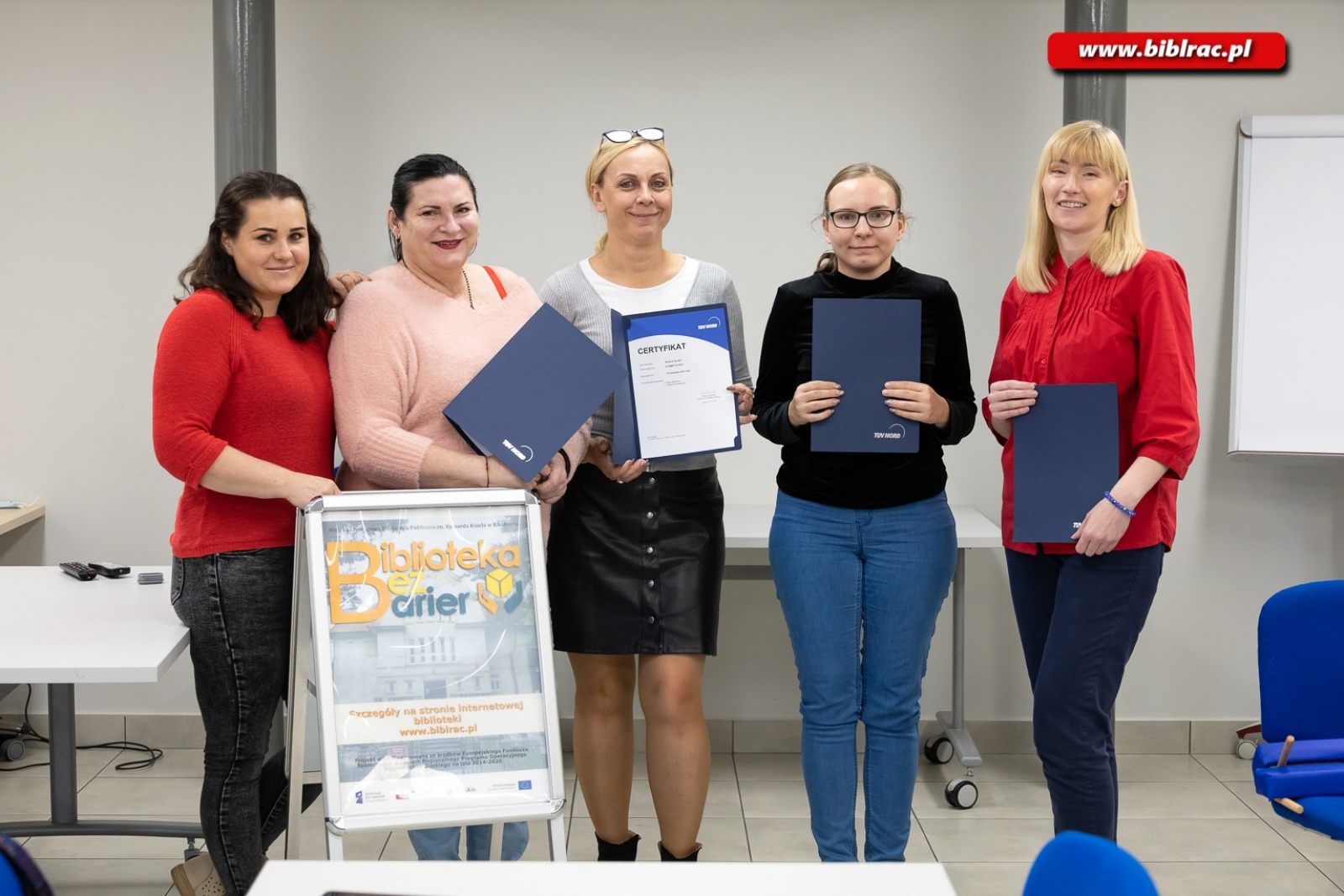 Zdjęcie w galerii na portalu naszraciborz.pl: Uczyły się jak poprawnie dbać o skórę wiadomości z regionu