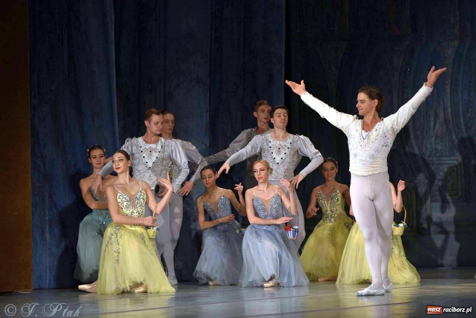 Zdjęcie w galerii na portalu naszraciborz.pl: Jezioro łabędzie. Arcydzieło Czajkowskiego na deskach RCK wiadomości z regionu