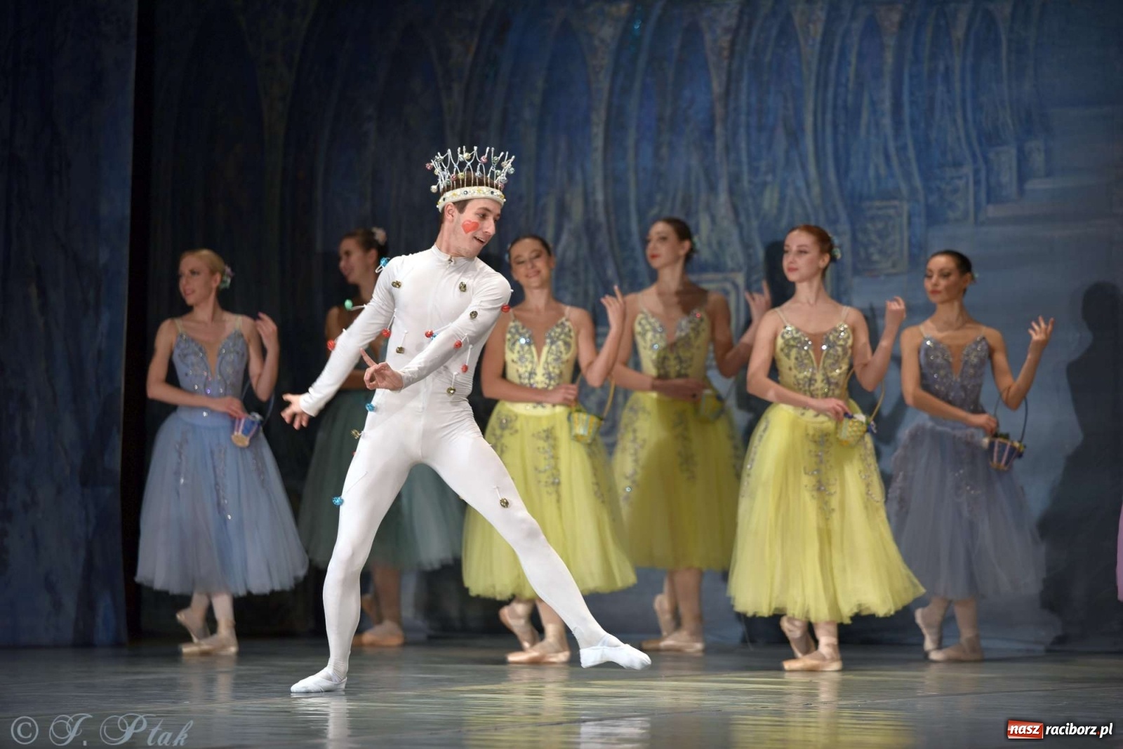 Zdjęcie w galerii na portalu naszraciborz.pl: Jezioro łabędzie. Arcydzieło Czajkowskiego na deskach RCK wiadomości z regionu