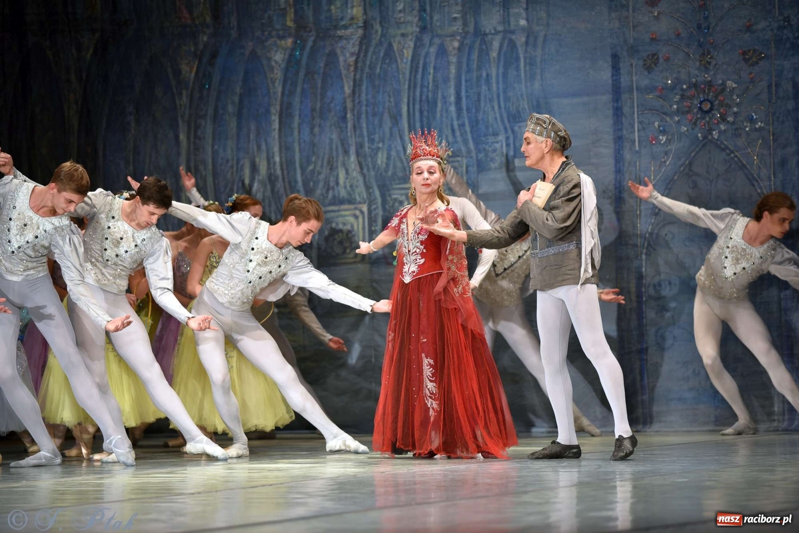 Zdjęcie w galerii na portalu naszraciborz.pl: Jezioro łabędzie. Arcydzieło Czajkowskiego na deskach RCK wiadomości z regionu