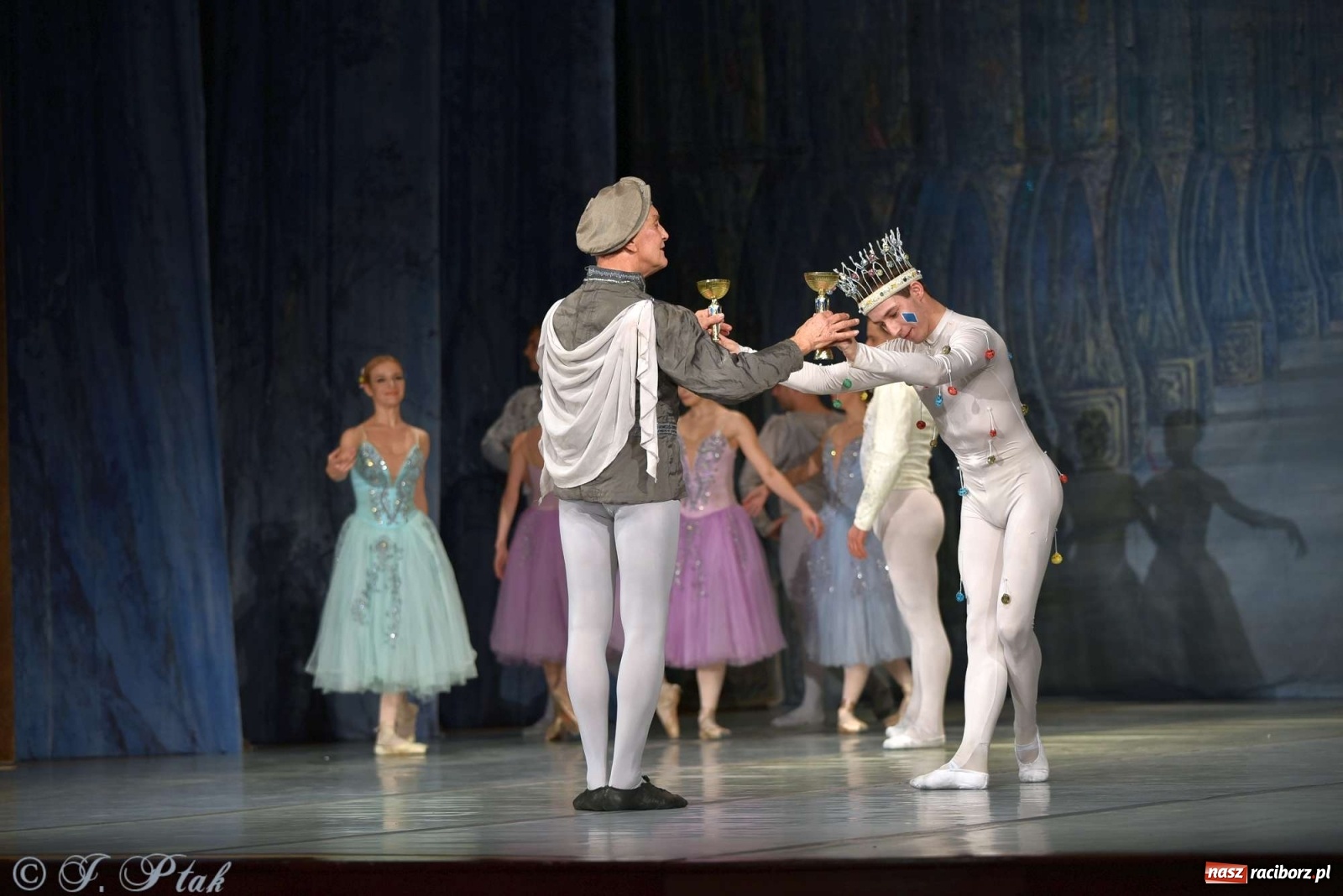 Zdjęcie w galerii na portalu naszraciborz.pl: Jezioro łabędzie. Arcydzieło Czajkowskiego na deskach RCK wiadomości z regionu