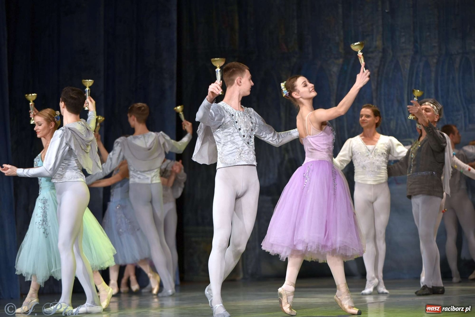 Zdjęcie w galerii na portalu naszraciborz.pl: Jezioro łabędzie. Arcydzieło Czajkowskiego na deskach RCK wiadomości z regionu