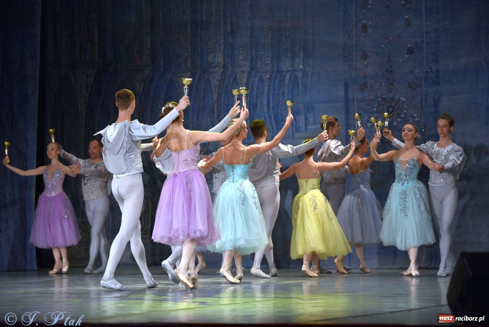 Zdjęcie w galerii na portalu naszraciborz.pl: Jezioro łabędzie. Arcydzieło Czajkowskiego na deskach RCK wiadomości z regionu