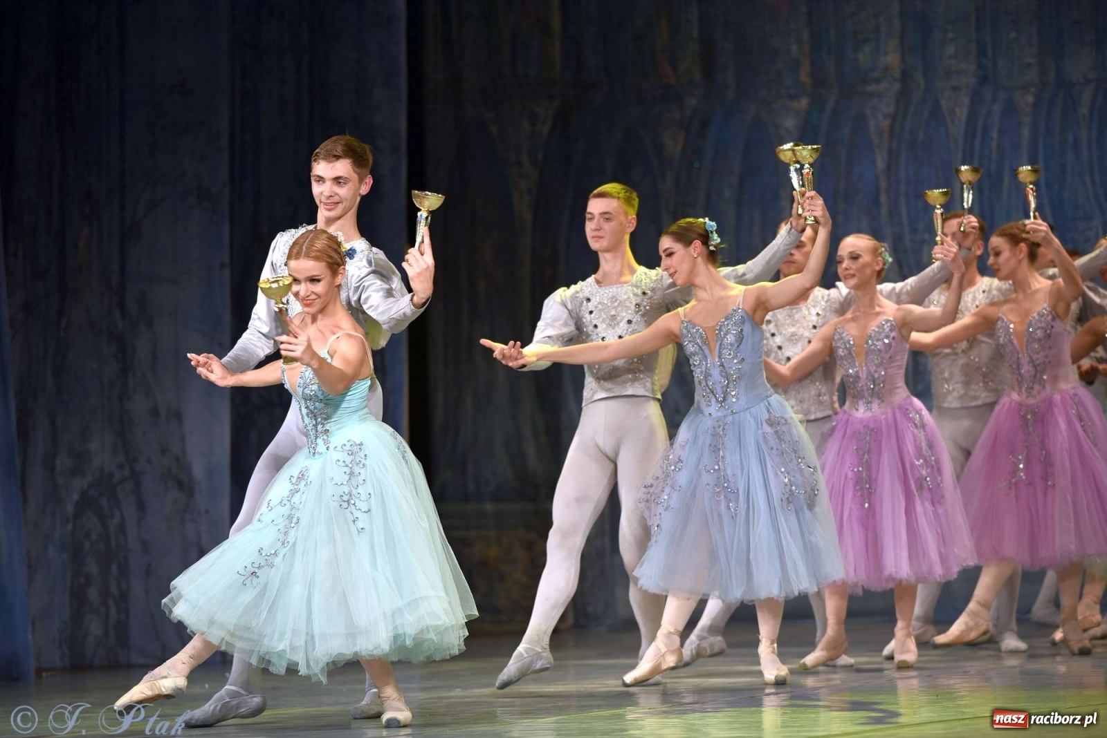 Zdjęcie w galerii na portalu naszraciborz.pl: Jezioro łabędzie. Arcydzieło Czajkowskiego na deskach RCK wiadomości z regionu