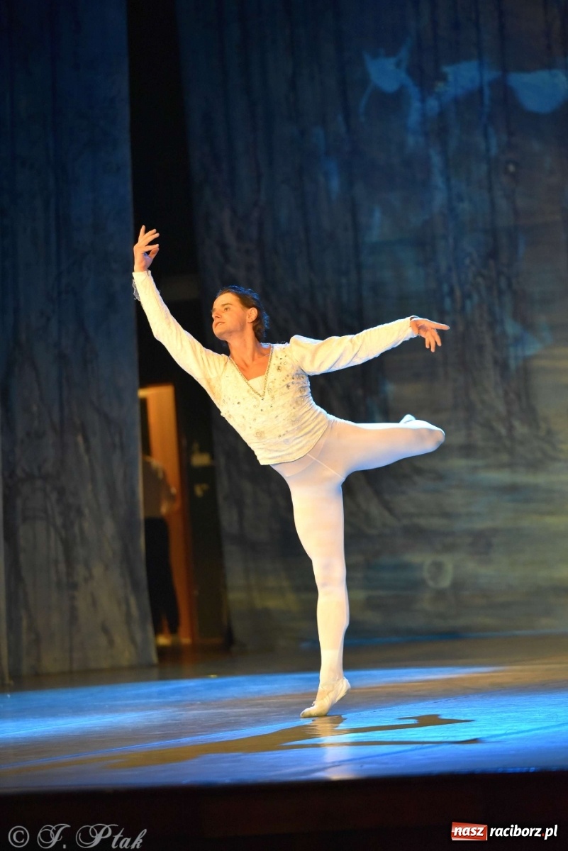 Zdjęcie w galerii na portalu naszraciborz.pl: Jezioro łabędzie. Arcydzieło Czajkowskiego na deskach RCK wiadomości z regionu