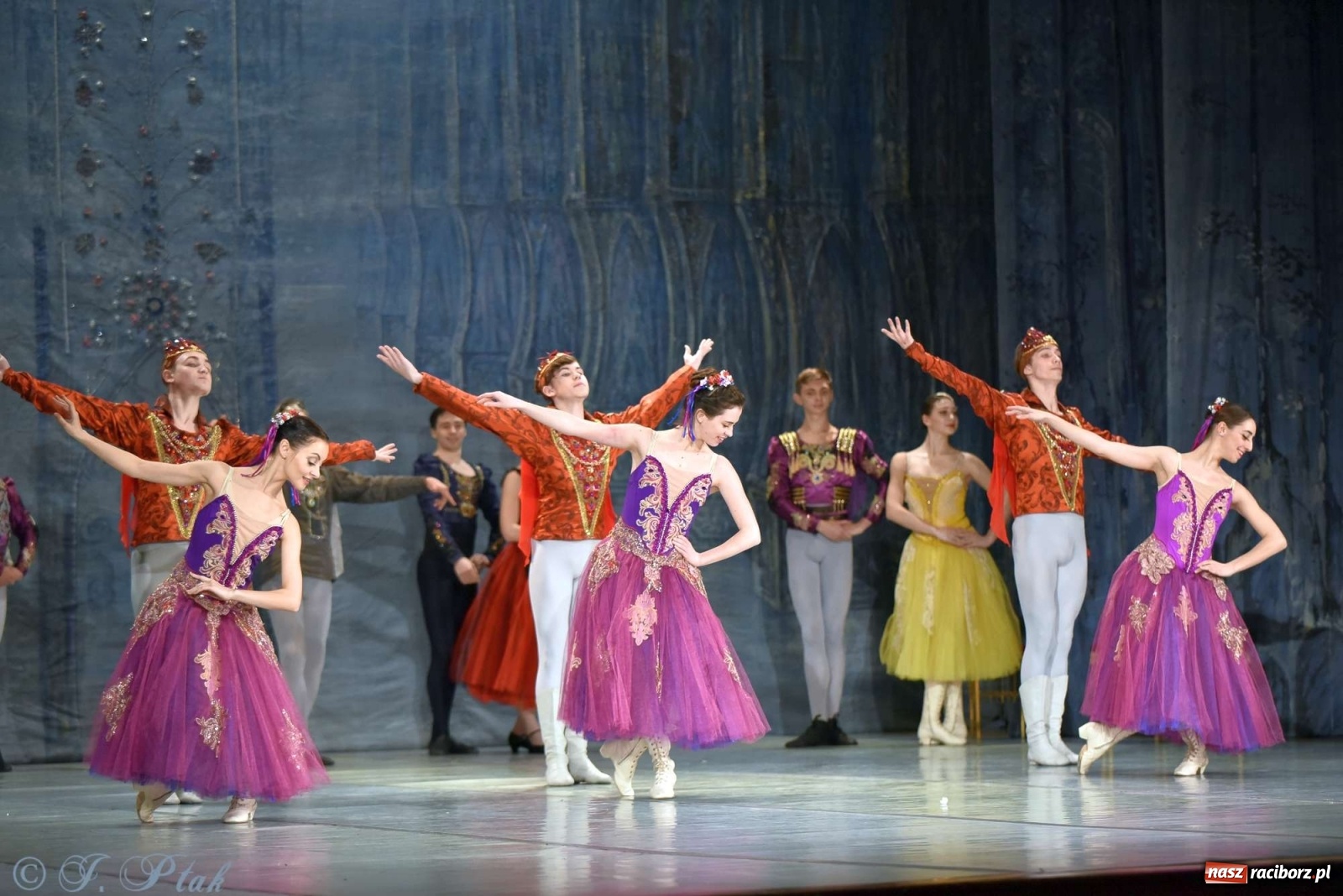 Zdjęcie w galerii na portalu naszraciborz.pl: Jezioro łabędzie. Arcydzieło Czajkowskiego na deskach RCK wiadomości z regionu