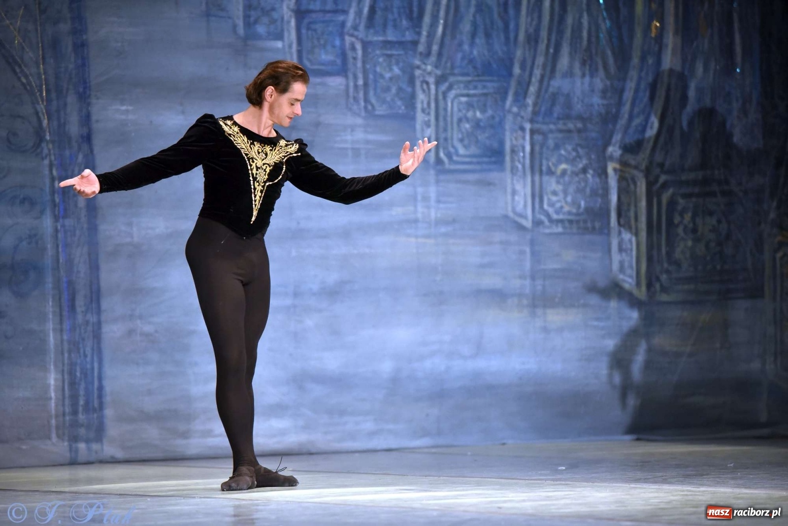 Zdjęcie w galerii na portalu naszraciborz.pl: Jezioro łabędzie. Arcydzieło Czajkowskiego na deskach RCK wiadomości z regionu