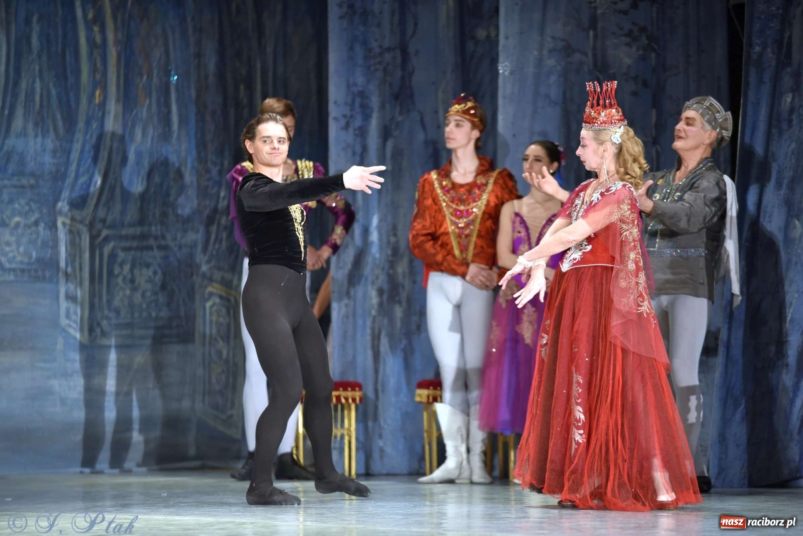 Zdjęcie w galerii na portalu naszraciborz.pl: Jezioro łabędzie. Arcydzieło Czajkowskiego na deskach RCK wiadomości z regionu