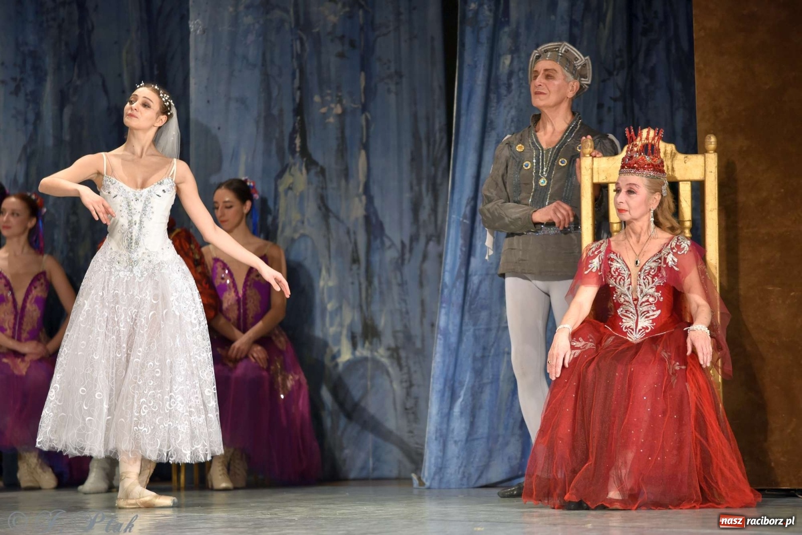 Zdjęcie w galerii na portalu naszraciborz.pl: Jezioro łabędzie. Arcydzieło Czajkowskiego na deskach RCK wiadomości z regionu