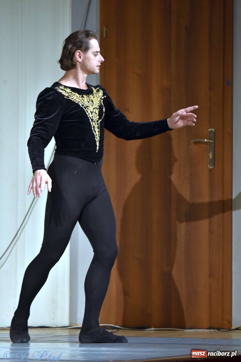 Zdjęcie w galerii na portalu naszraciborz.pl: Jezioro łabędzie. Arcydzieło Czajkowskiego na deskach RCK wiadomości z regionu