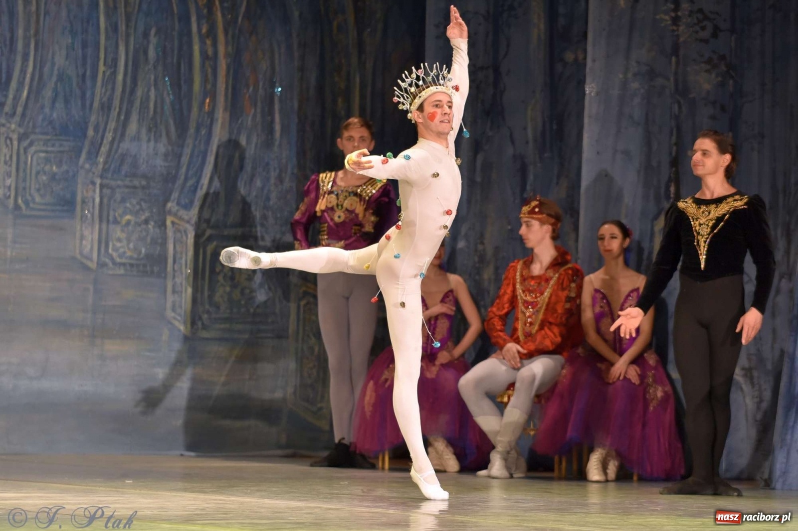 Zdjęcie w galerii na portalu naszraciborz.pl: Jezioro łabędzie. Arcydzieło Czajkowskiego na deskach RCK wiadomości z regionu