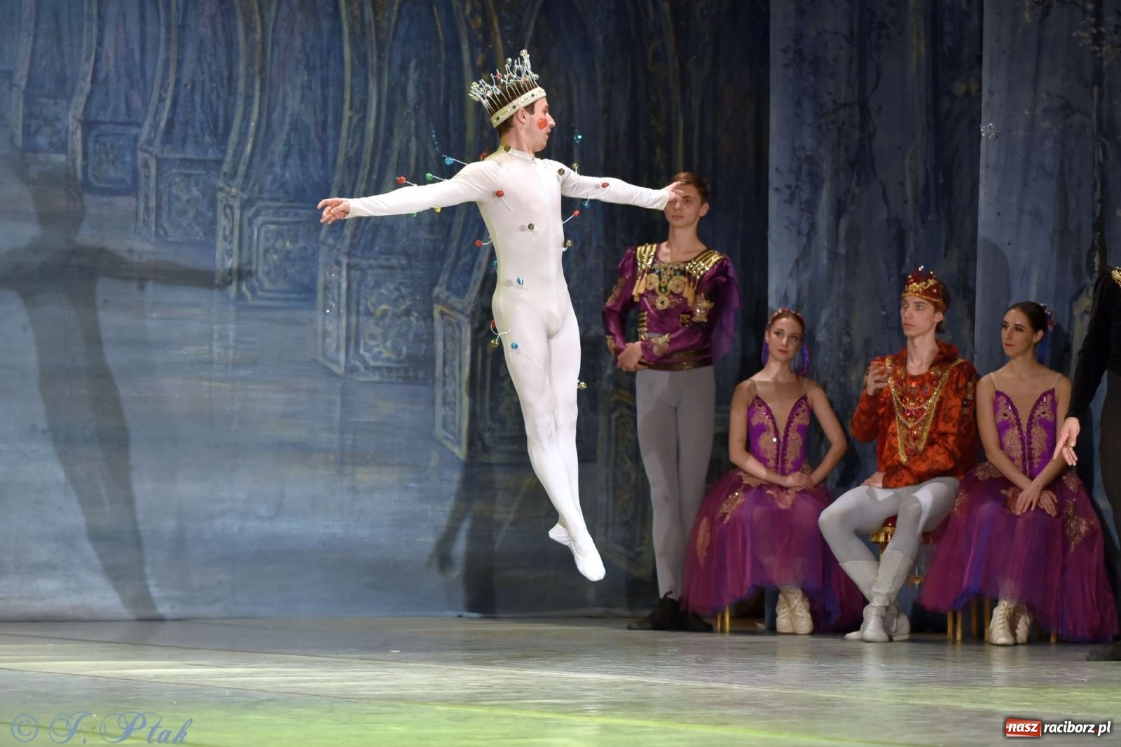 Zdjęcie w galerii na portalu naszraciborz.pl: Jezioro łabędzie. Arcydzieło Czajkowskiego na deskach RCK wiadomości z regionu