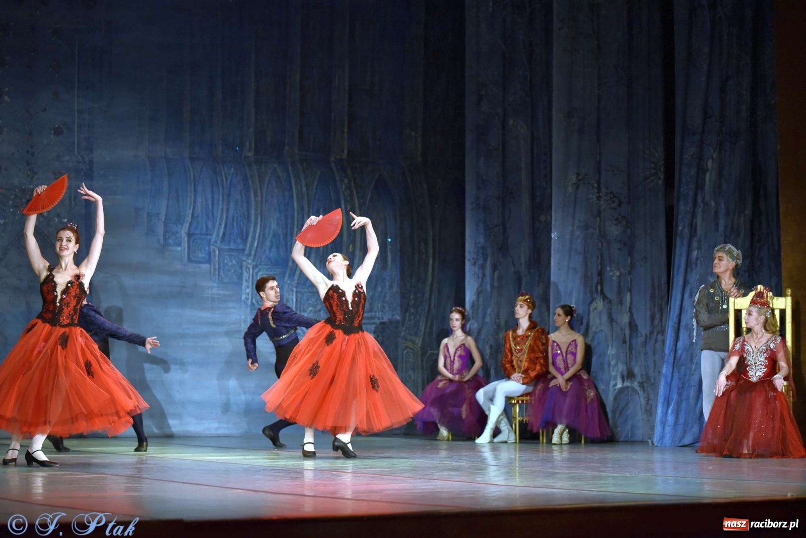 Zdjęcie w galerii na portalu naszraciborz.pl: Jezioro łabędzie. Arcydzieło Czajkowskiego na deskach RCK wiadomości z regionu