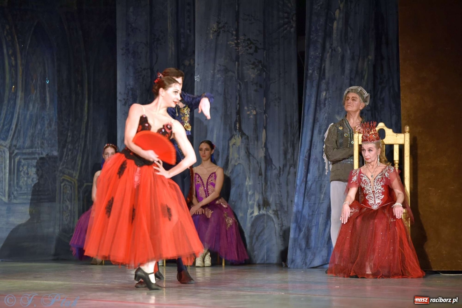 Zdjęcie w galerii na portalu naszraciborz.pl: Jezioro łabędzie. Arcydzieło Czajkowskiego na deskach RCK wiadomości z regionu