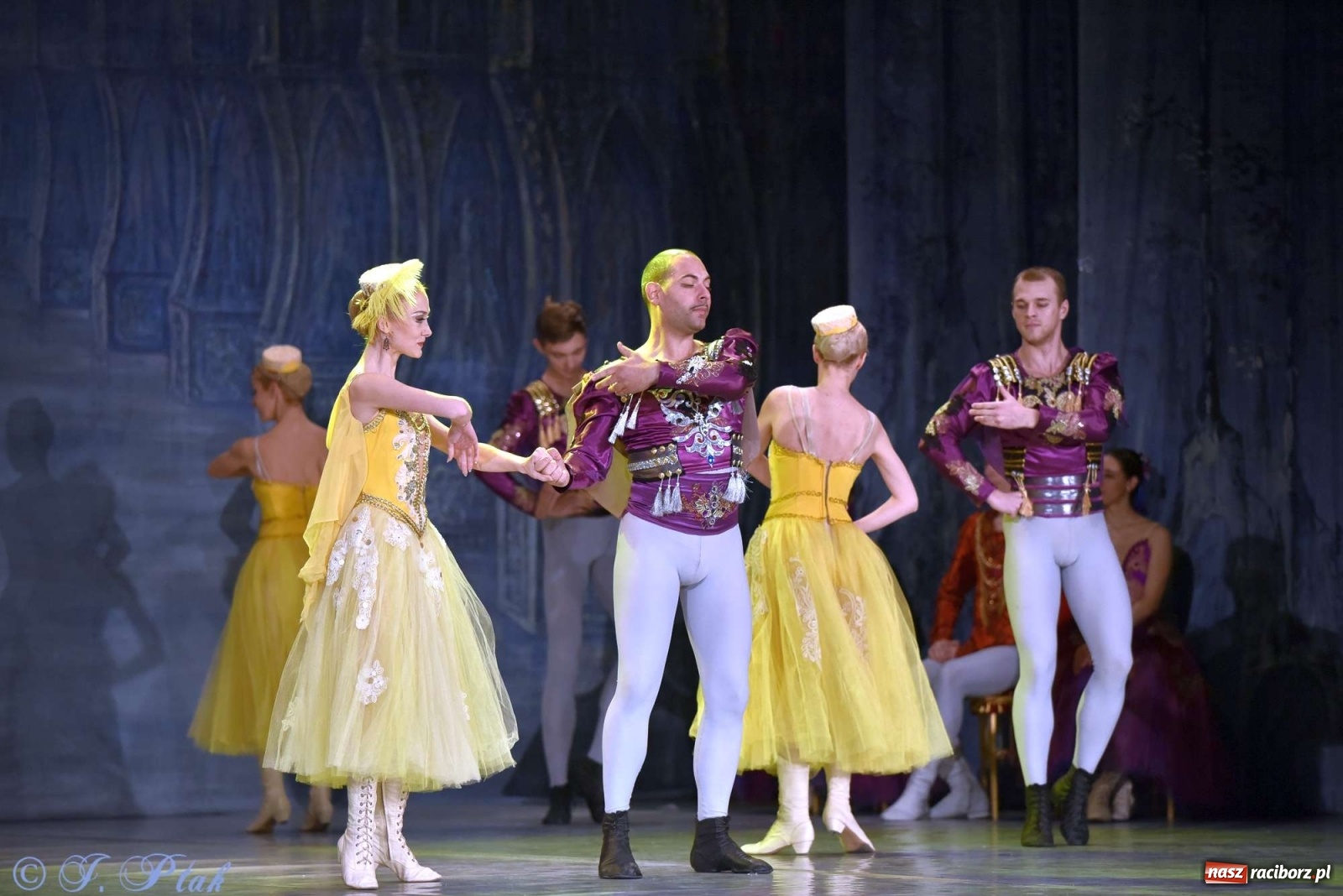 Zdjęcie w galerii na portalu naszraciborz.pl: Jezioro łabędzie. Arcydzieło Czajkowskiego na deskach RCK wiadomości z regionu