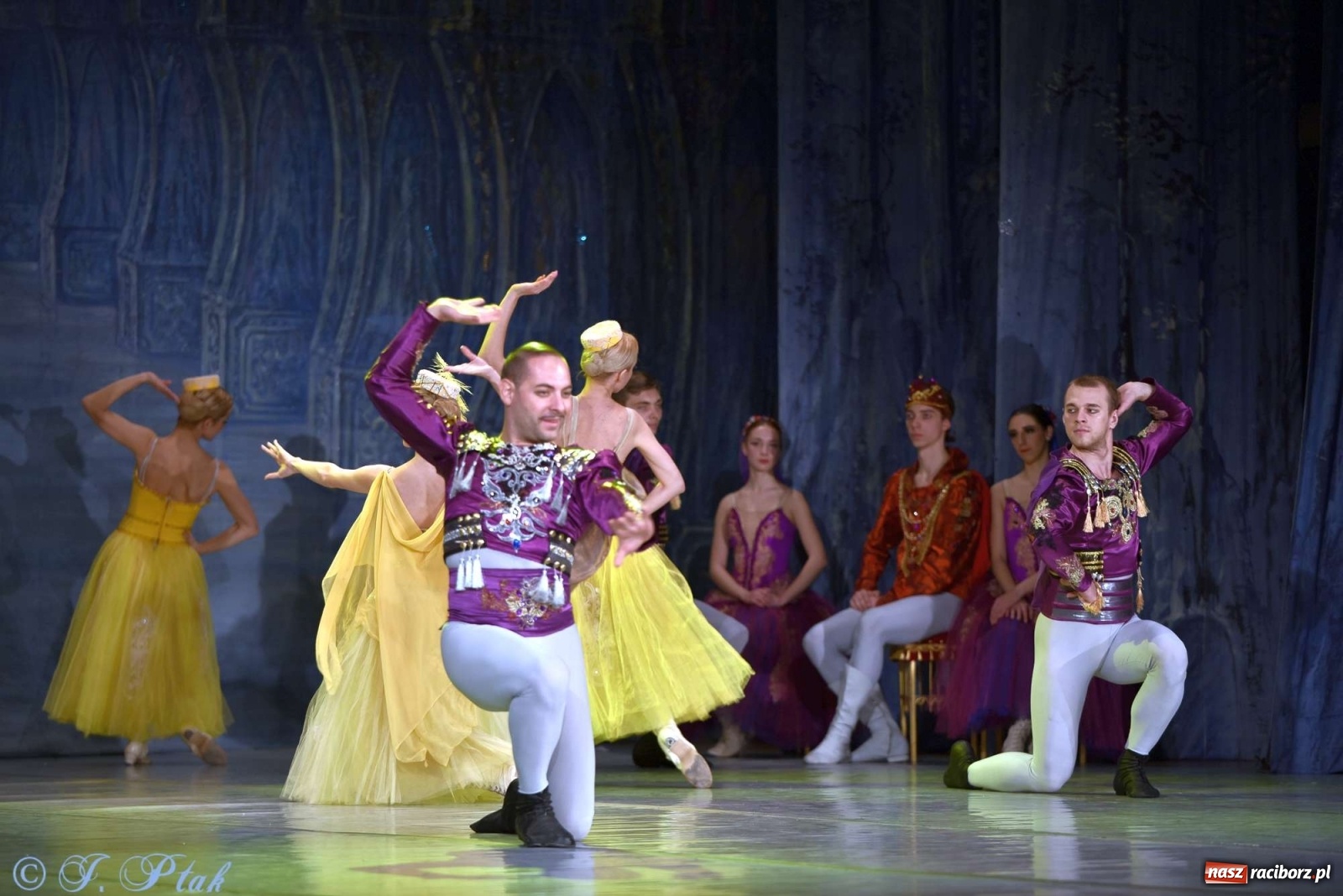 Zdjęcie w galerii na portalu naszraciborz.pl: Jezioro łabędzie. Arcydzieło Czajkowskiego na deskach RCK wiadomości z regionu