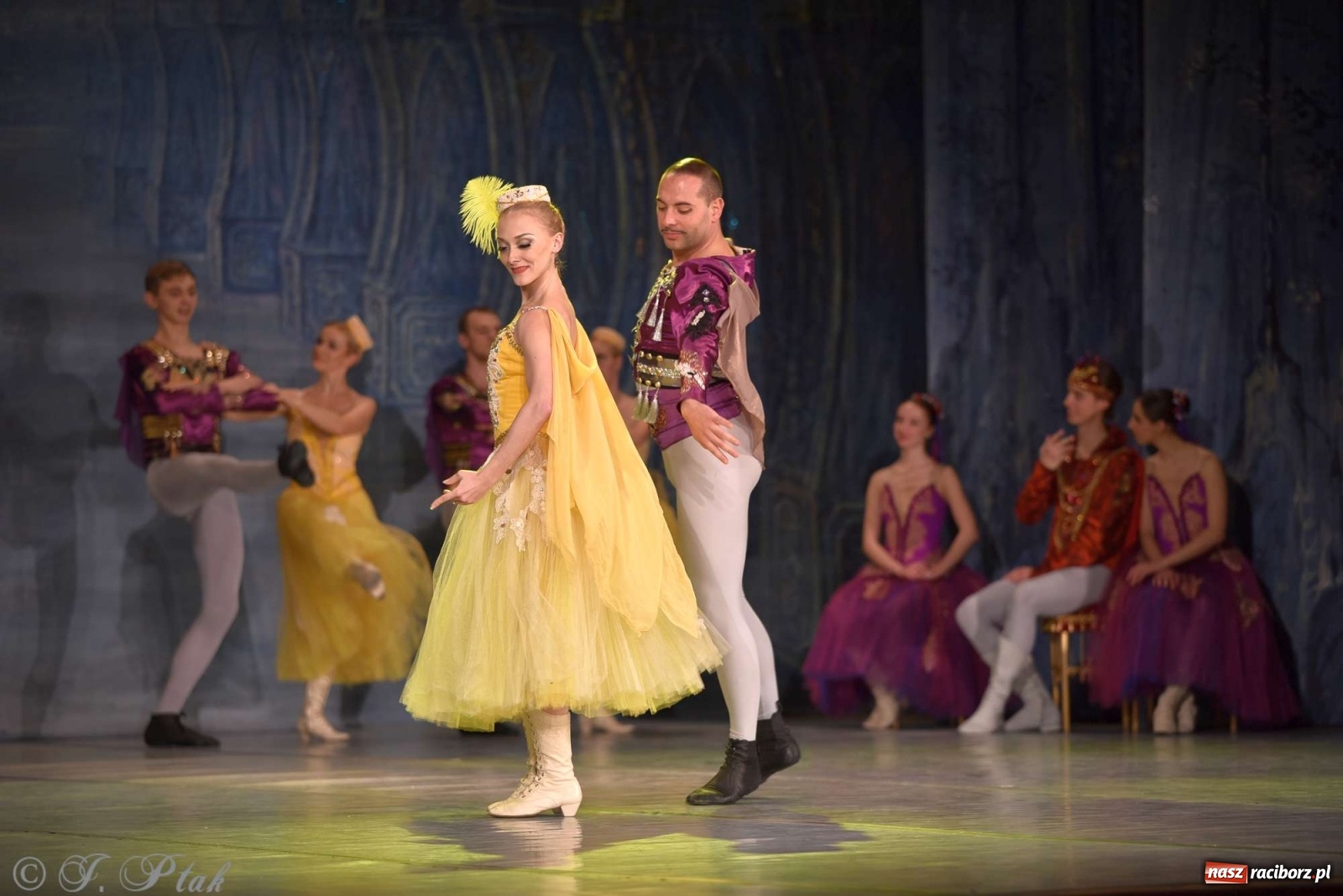 Zdjęcie w galerii na portalu naszraciborz.pl: Jezioro łabędzie. Arcydzieło Czajkowskiego na deskach RCK wiadomości z regionu