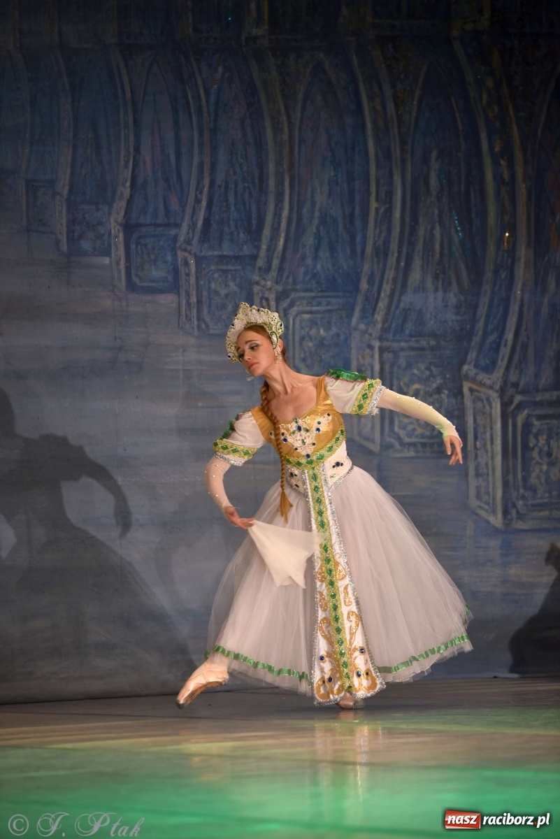 Zdjęcie w galerii na portalu naszraciborz.pl: Jezioro łabędzie. Arcydzieło Czajkowskiego na deskach RCK wiadomości z regionu