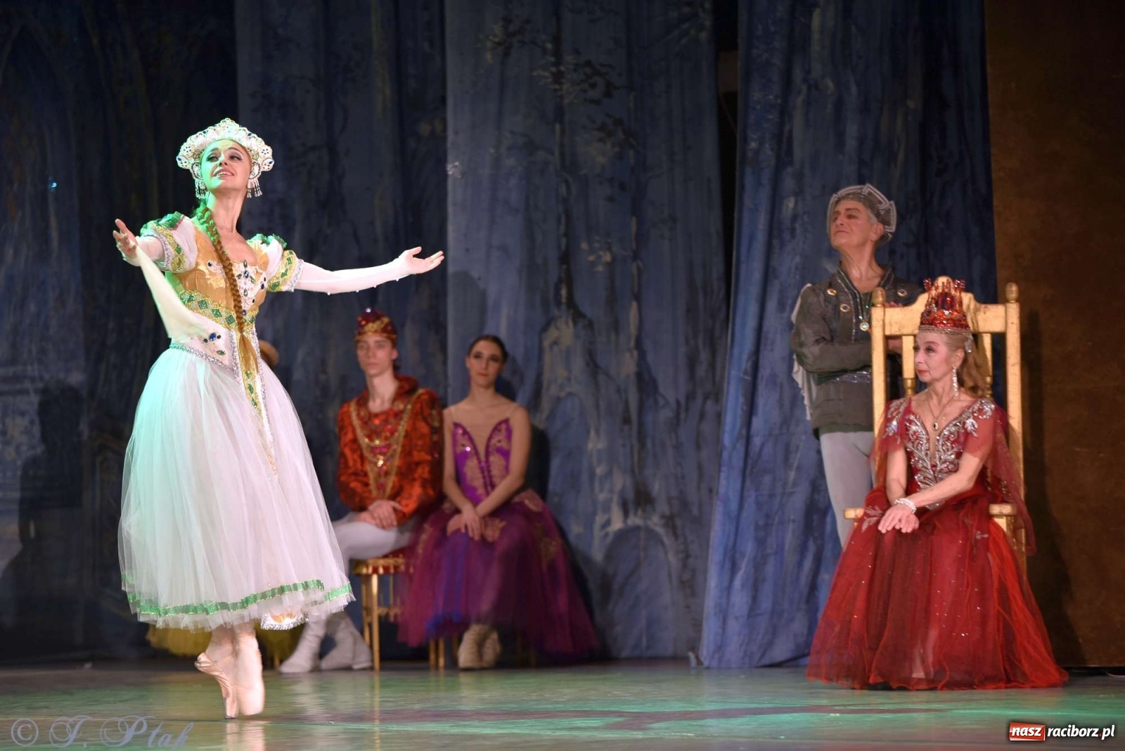 Zdjęcie w galerii na portalu naszraciborz.pl: Jezioro łabędzie. Arcydzieło Czajkowskiego na deskach RCK wiadomości z regionu