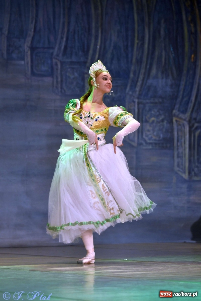 Zdjęcie w galerii na portalu naszraciborz.pl: Jezioro łabędzie. Arcydzieło Czajkowskiego na deskach RCK wiadomości z regionu