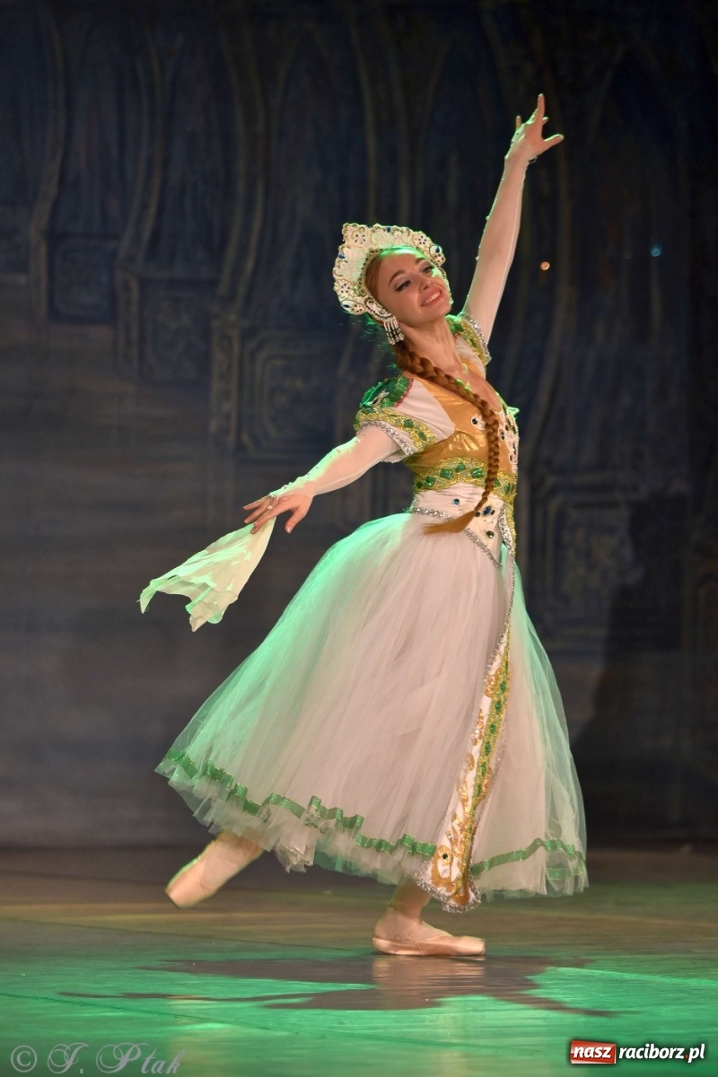 Zdjęcie w galerii na portalu naszraciborz.pl: Jezioro łabędzie. Arcydzieło Czajkowskiego na deskach RCK wiadomości z regionu