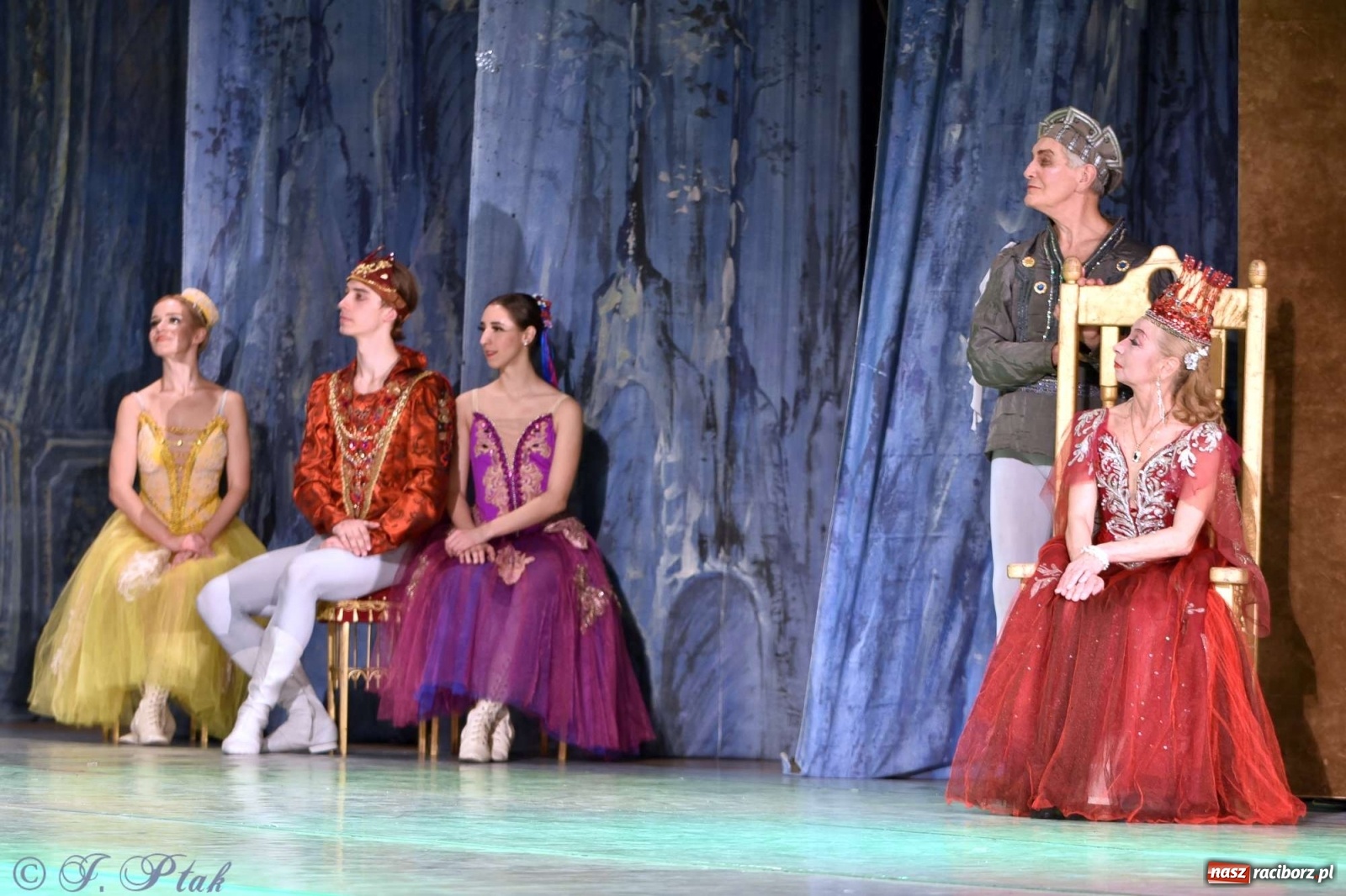 Zdjęcie w galerii na portalu naszraciborz.pl: Jezioro łabędzie. Arcydzieło Czajkowskiego na deskach RCK wiadomości z regionu