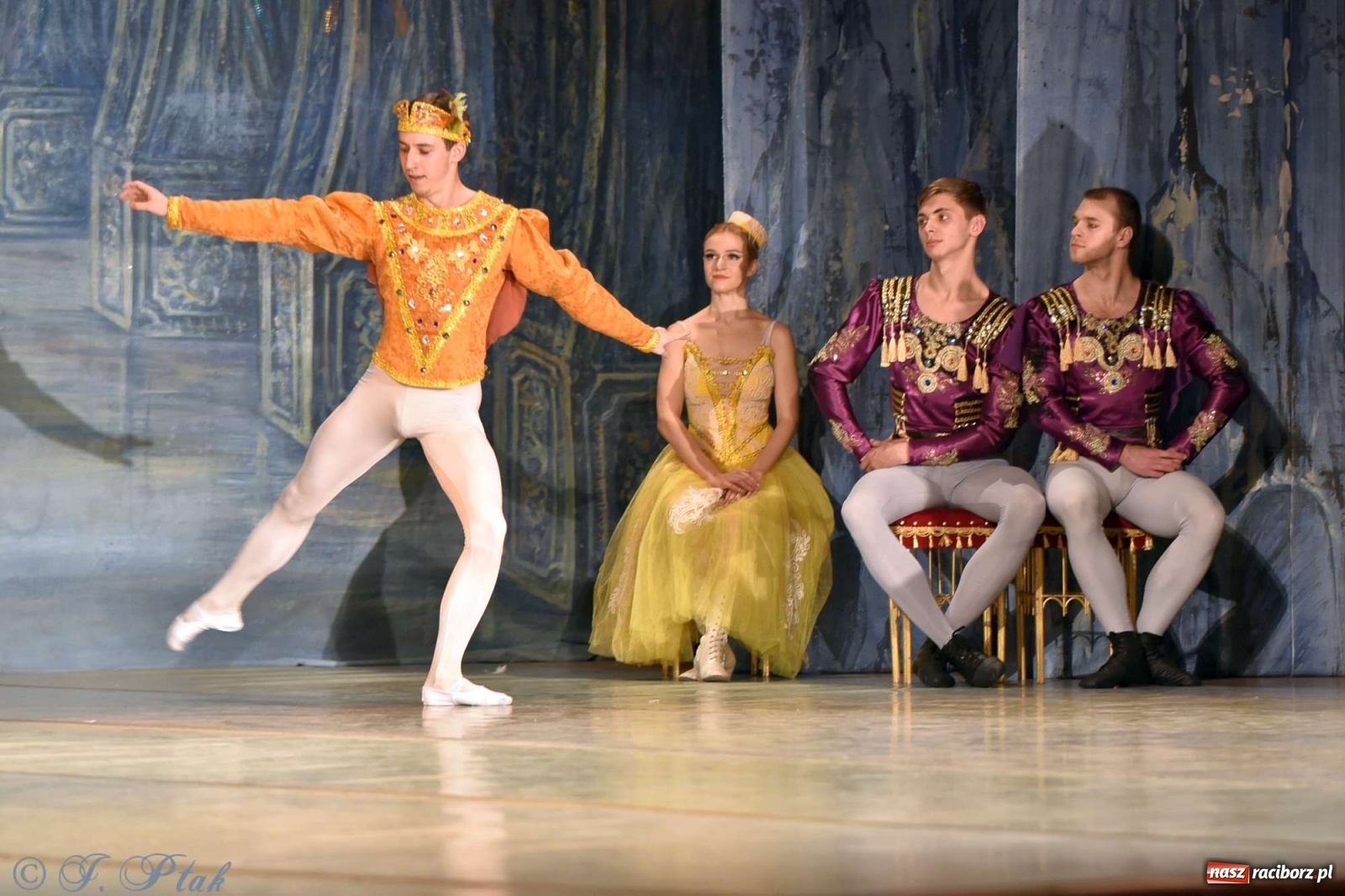 Zdjęcie w galerii na portalu naszraciborz.pl: Jezioro łabędzie. Arcydzieło Czajkowskiego na deskach RCK wiadomości z regionu