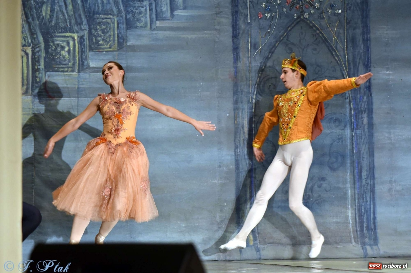 Zdjęcie w galerii na portalu naszraciborz.pl: Jezioro łabędzie. Arcydzieło Czajkowskiego na deskach RCK wiadomości z regionu