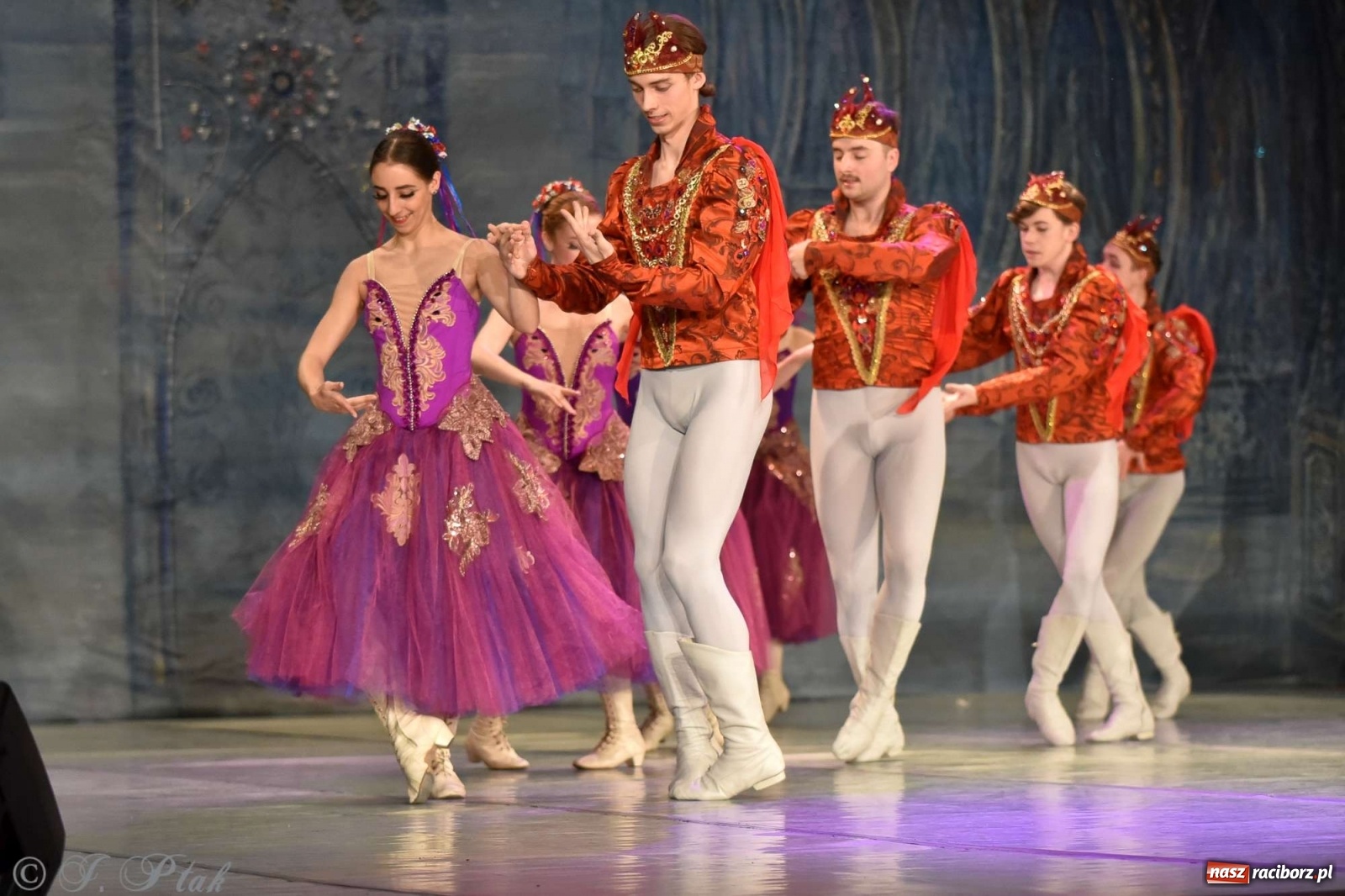 Zdjęcie w galerii na portalu naszraciborz.pl: Jezioro łabędzie. Arcydzieło Czajkowskiego na deskach RCK wiadomości z regionu