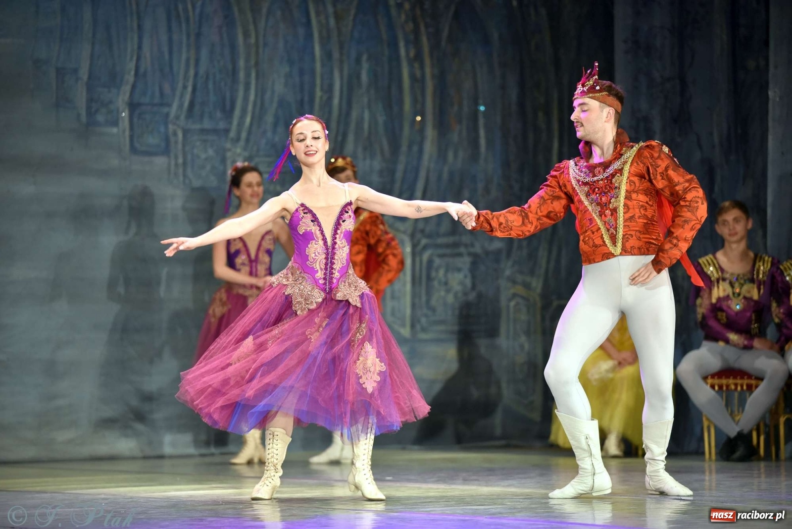 Zdjęcie w galerii na portalu naszraciborz.pl: Jezioro łabędzie. Arcydzieło Czajkowskiego na deskach RCK wiadomości z regionu