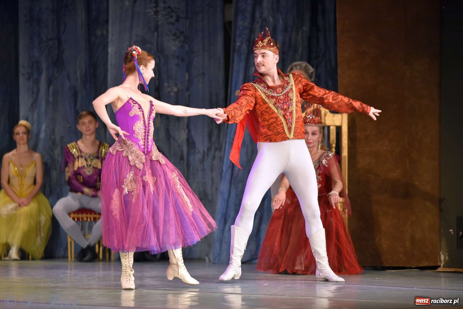 Zdjęcie w galerii na portalu naszraciborz.pl: Jezioro łabędzie. Arcydzieło Czajkowskiego na deskach RCK wiadomości z regionu