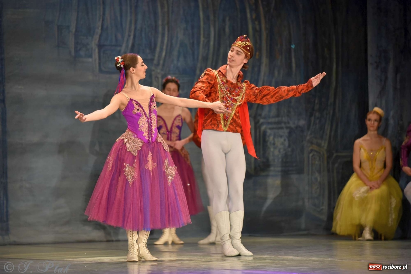 Zdjęcie w galerii na portalu naszraciborz.pl: Jezioro łabędzie. Arcydzieło Czajkowskiego na deskach RCK wiadomości z regionu