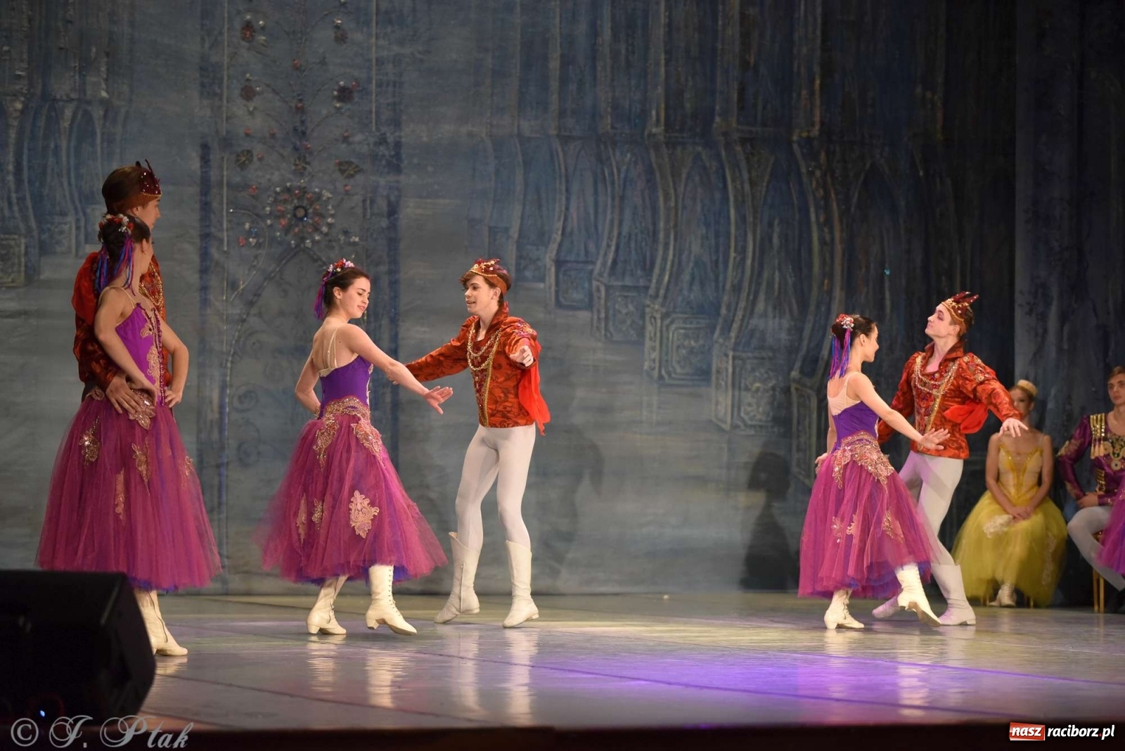 Zdjęcie w galerii na portalu naszraciborz.pl: Jezioro łabędzie. Arcydzieło Czajkowskiego na deskach RCK wiadomości z regionu