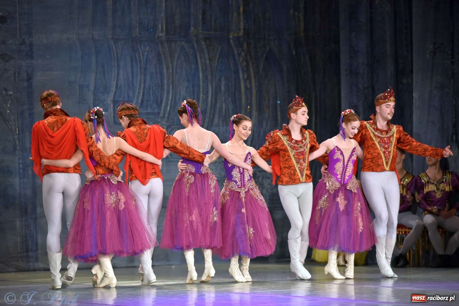 Zdjęcie w galerii na portalu naszraciborz.pl: Jezioro łabędzie. Arcydzieło Czajkowskiego na deskach RCK wiadomości z regionu