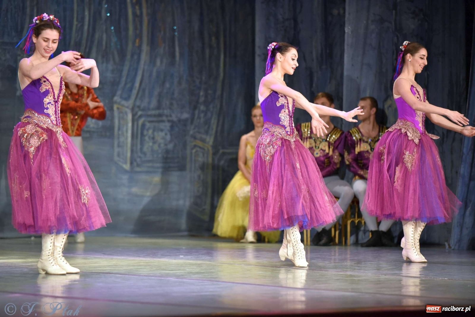 Zdjęcie w galerii na portalu naszraciborz.pl: Jezioro łabędzie. Arcydzieło Czajkowskiego na deskach RCK wiadomości z regionu