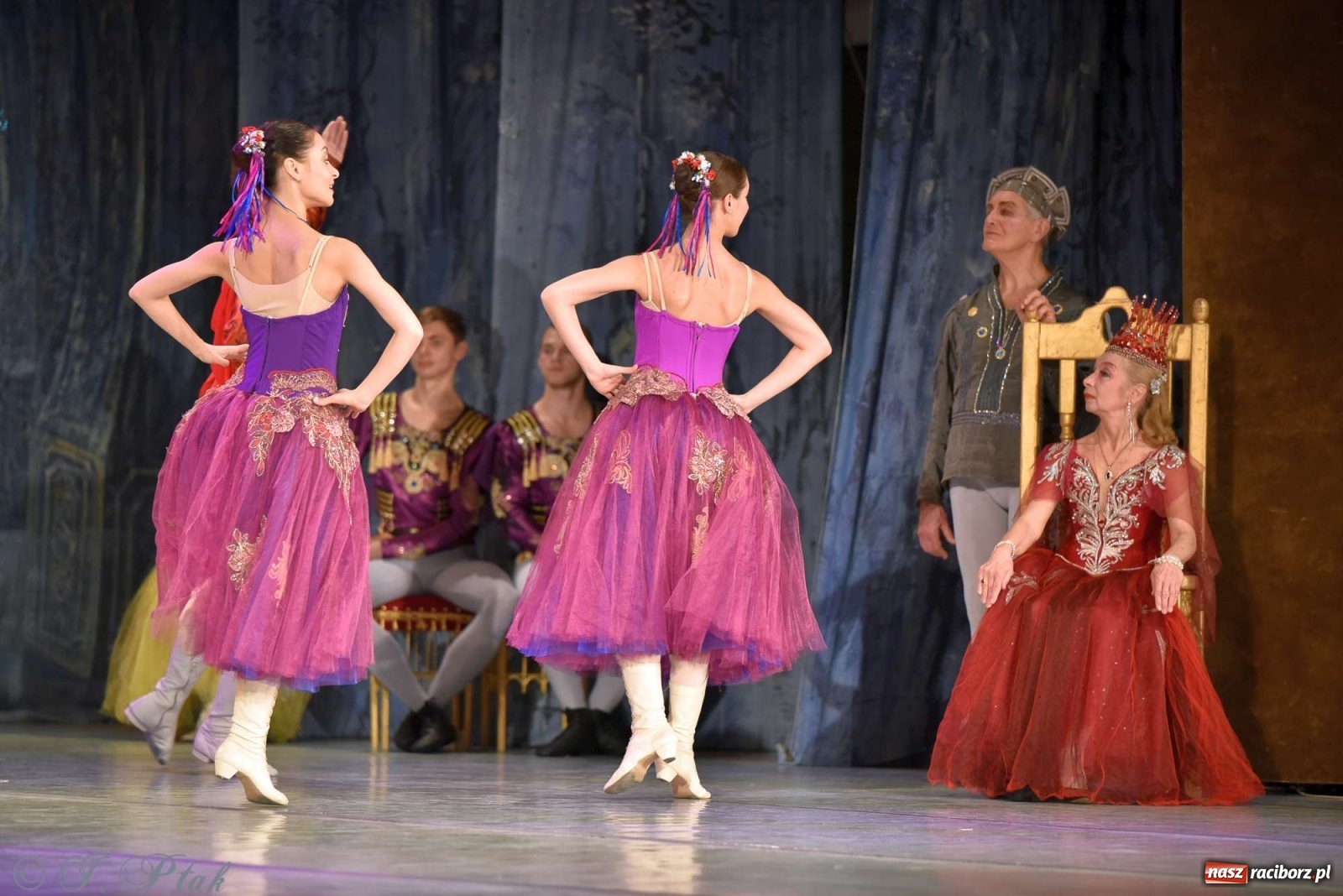 Zdjęcie w galerii na portalu naszraciborz.pl: Jezioro łabędzie. Arcydzieło Czajkowskiego na deskach RCK wiadomości z regionu