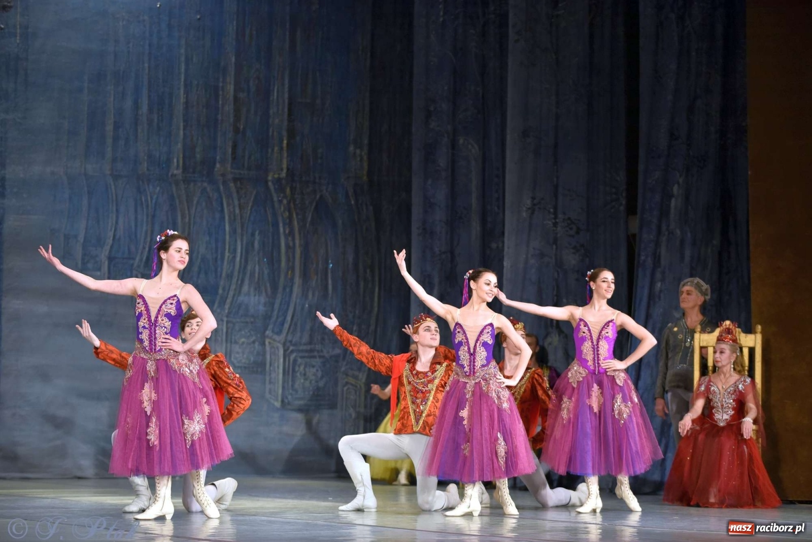 Zdjęcie w galerii na portalu naszraciborz.pl: Jezioro łabędzie. Arcydzieło Czajkowskiego na deskach RCK wiadomości z regionu