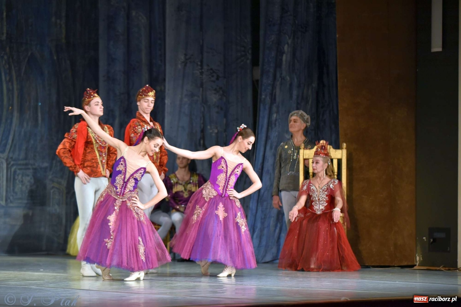 Zdjęcie w galerii na portalu naszraciborz.pl: Jezioro łabędzie. Arcydzieło Czajkowskiego na deskach RCK wiadomości z regionu