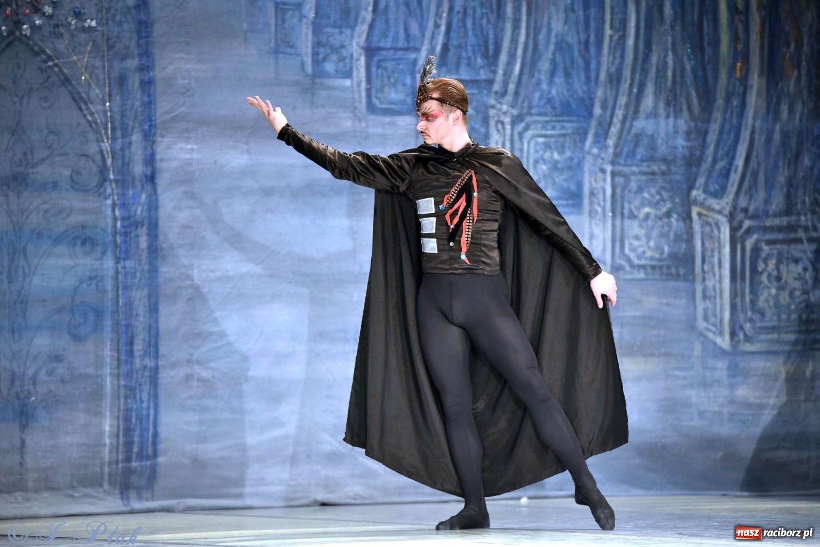 Zdjęcie w galerii na portalu naszraciborz.pl: Jezioro łabędzie. Arcydzieło Czajkowskiego na deskach RCK wiadomości z regionu