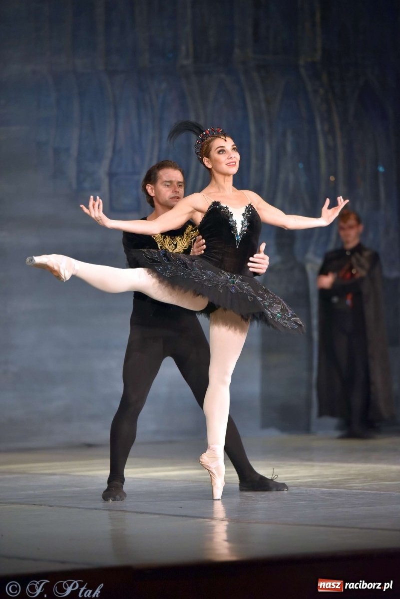 Zdjęcie w galerii na portalu naszraciborz.pl: Jezioro łabędzie. Arcydzieło Czajkowskiego na deskach RCK wiadomości z regionu