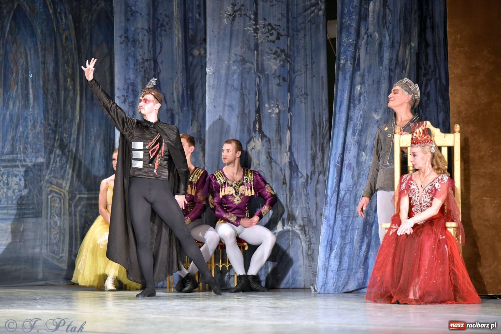 Zdjęcie w galerii na portalu naszraciborz.pl: Jezioro łabędzie. Arcydzieło Czajkowskiego na deskach RCK wiadomości z regionu