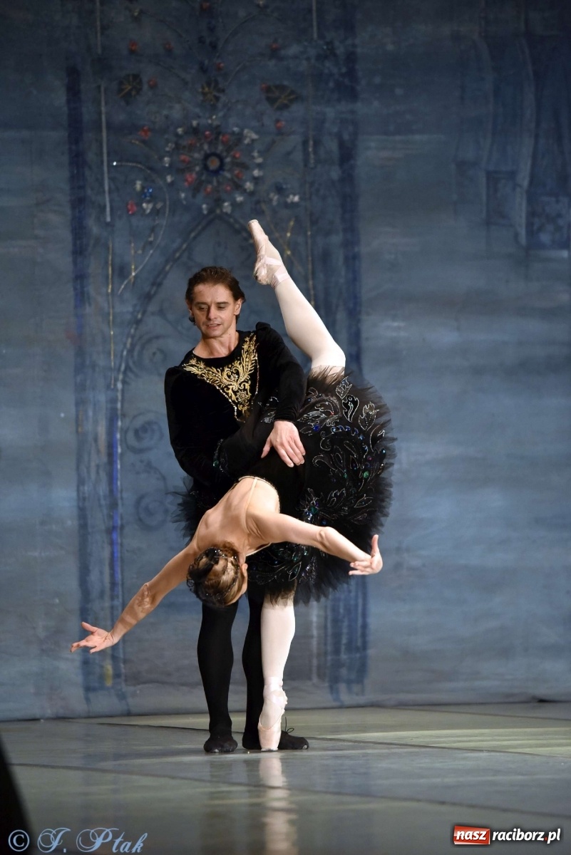 Zdjęcie w galerii na portalu naszraciborz.pl: Jezioro łabędzie. Arcydzieło Czajkowskiego na deskach RCK wiadomości z regionu