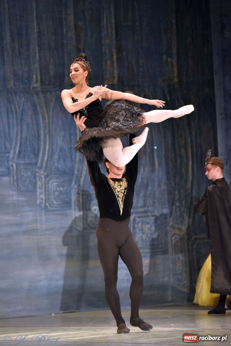 Zdjęcie w galerii na portalu naszraciborz.pl: Jezioro łabędzie. Arcydzieło Czajkowskiego na deskach RCK wiadomości z regionu