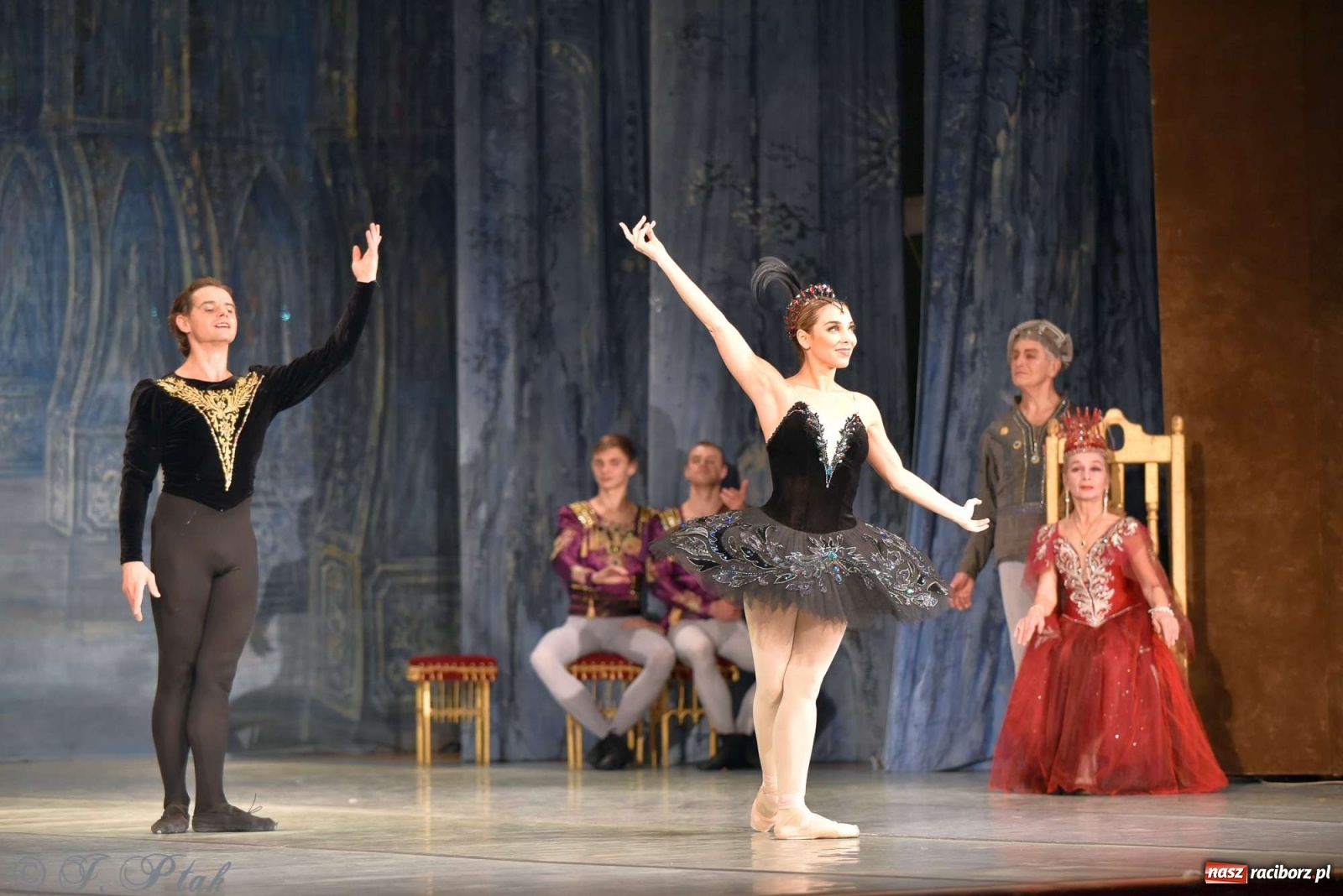 Zdjęcie w galerii na portalu naszraciborz.pl: Jezioro łabędzie. Arcydzieło Czajkowskiego na deskach RCK wiadomości z regionu