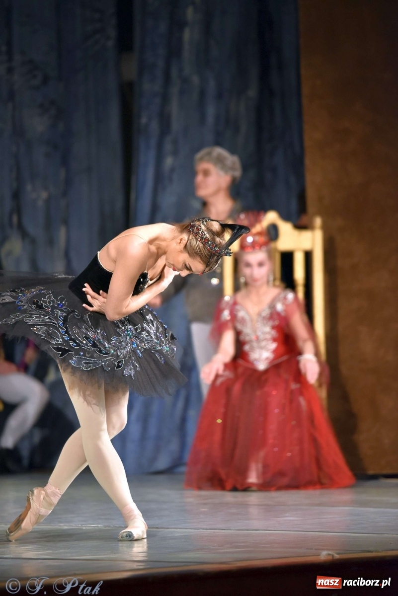 Zdjęcie w galerii na portalu naszraciborz.pl: Jezioro łabędzie. Arcydzieło Czajkowskiego na deskach RCK wiadomości z regionu