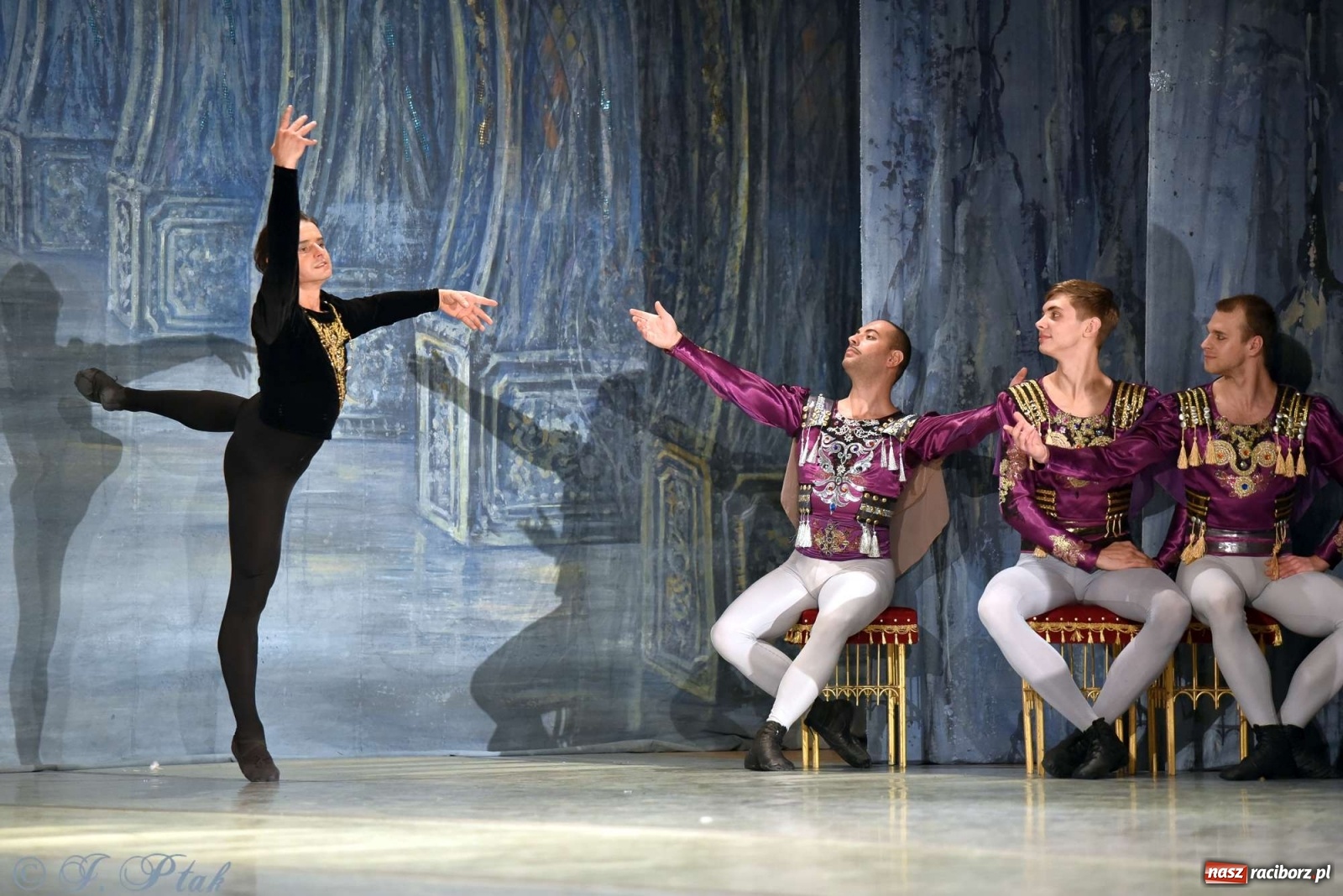 Zdjęcie w galerii na portalu naszraciborz.pl: Jezioro łabędzie. Arcydzieło Czajkowskiego na deskach RCK wiadomości z regionu