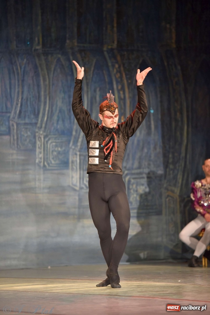 Zdjęcie w galerii na portalu naszraciborz.pl: Jezioro łabędzie. Arcydzieło Czajkowskiego na deskach RCK wiadomości z regionu