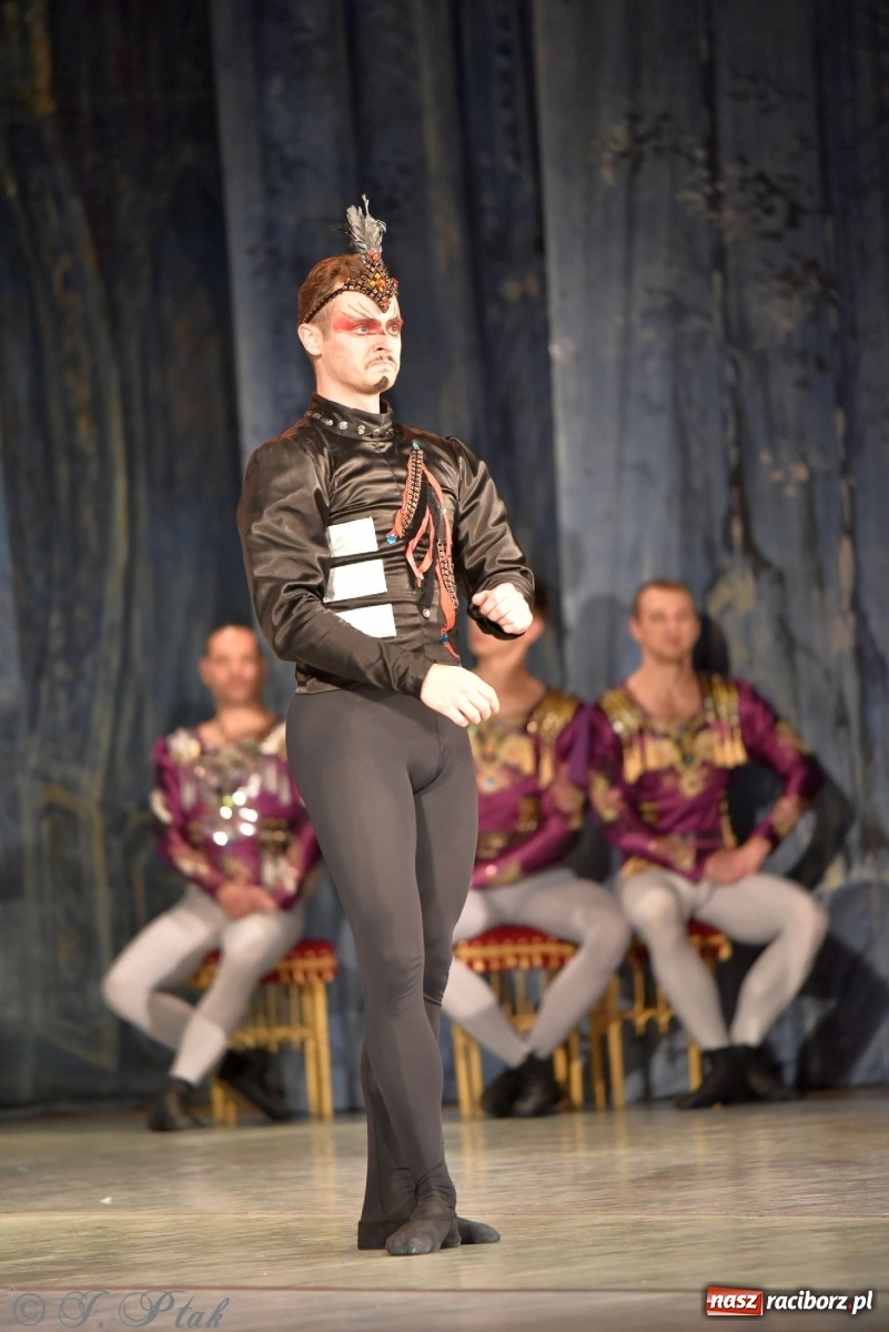 Zdjęcie w galerii na portalu naszraciborz.pl: Jezioro łabędzie. Arcydzieło Czajkowskiego na deskach RCK wiadomości z regionu